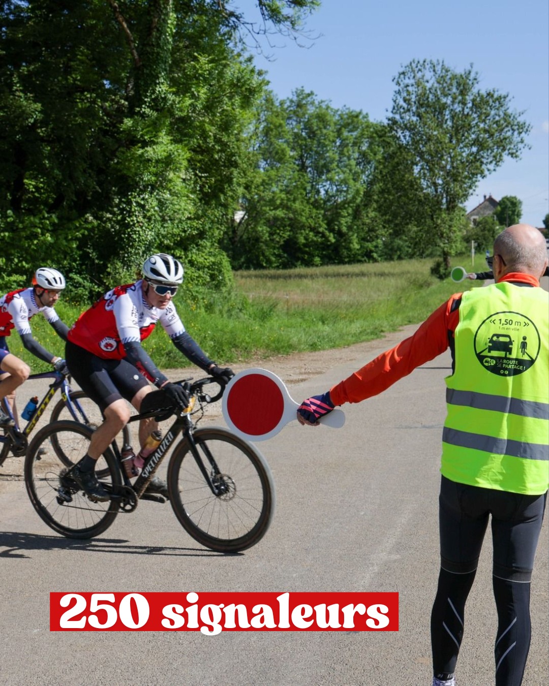 🚨 Pas de bénévoles, pas de course. 

250 volontaires sont déployés sur le parcours pour sécuriser vos passages aux carrefours. Merci à eux, tous issus d'associations sportives locales. 

Un dispositif parrainé par Sécurité routière @la_route_se_partage_ @prefet39 🦺

𝐈𝐧𝐟𝐨𝐫𝐦𝐚𝐭𝐢𝐨𝐧𝐬 & 𝐢𝐧𝐬𝐜𝐫𝐢𝐩𝐭𝐢𝐨𝐧𝐬 ⤵️
✍️ https://cyclosportive-lavachequirit.fr/

#CyclosportiveLaVachequiRit #VachequiRit #Jura #LonsLeSaunier #Gravel #Cyclosport #LaurentJalabert #Cycling #Jaja #granfondo