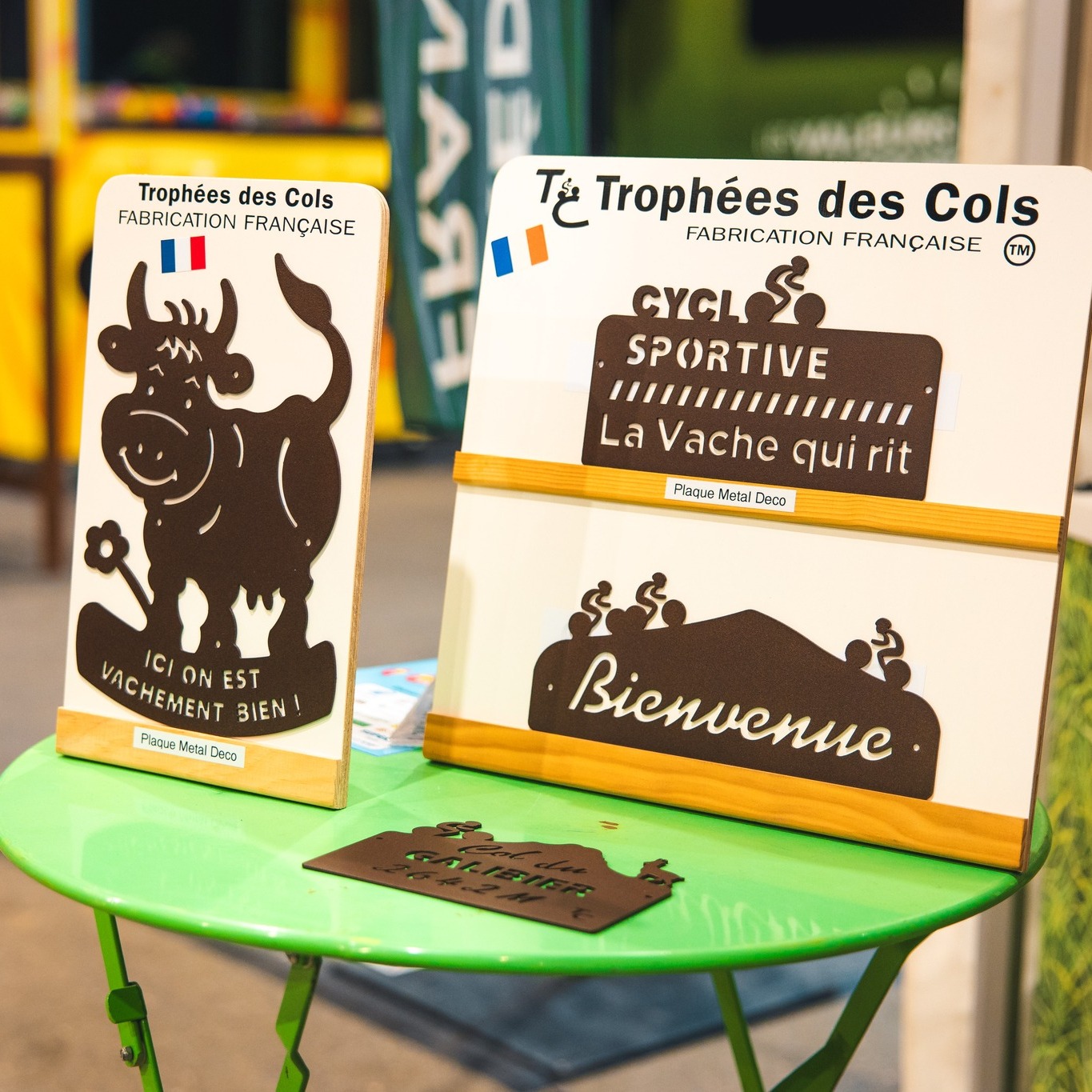 🎪 Un joli village exposants vous attend 
Sur quel(s) stand(s) allez-vous vous arrêter ?👇

• Maison de La Vache qui rit
• Millus Design 
• Sécurité routière du Jura
• Porte Bidon 
• Woodalps 
• Trophée des Cols 
• Data Vitae 
• Jura Gourmandises Vins & Miel du Jura
• Ferme St Mo – Comté
• Ekoï 
• Office du Tourisme / Ville de Lons / ECLA
• Nuance de Miel
• Fédération  Police Nationale
• Nico Vélo 
• Ibex 
• Pedaleur
• Running Conseil Jura
• Les Raymondes
• Bamboushop
• Zefal 
• LeBram
• Spiruliner Comtois 
• SUN DE POUGY
• Macif
• Le Petit Vélo
• JURA GLACES 
• Au bon baveux 
• La Fondante
• FFC Bourgogne Franche Comté
• Bike Etudes
• Skoda / Deffeuille

𝐈𝐧𝐟𝐨𝐫𝐦𝐚𝐭𝐢𝐨𝐧𝐬 & 𝐢𝐧𝐬𝐜𝐫𝐢𝐩𝐭𝐢𝐨𝐧𝐬 ⤵️
✍️ https://cyclosportive-lavachequirit.fr

#CyclosportiveLaVachequiRit #VachequiRit #Jura #LonsLeSaunier #Gravel #Cyclosport #LaurentJalabert #Cycling #Jaja