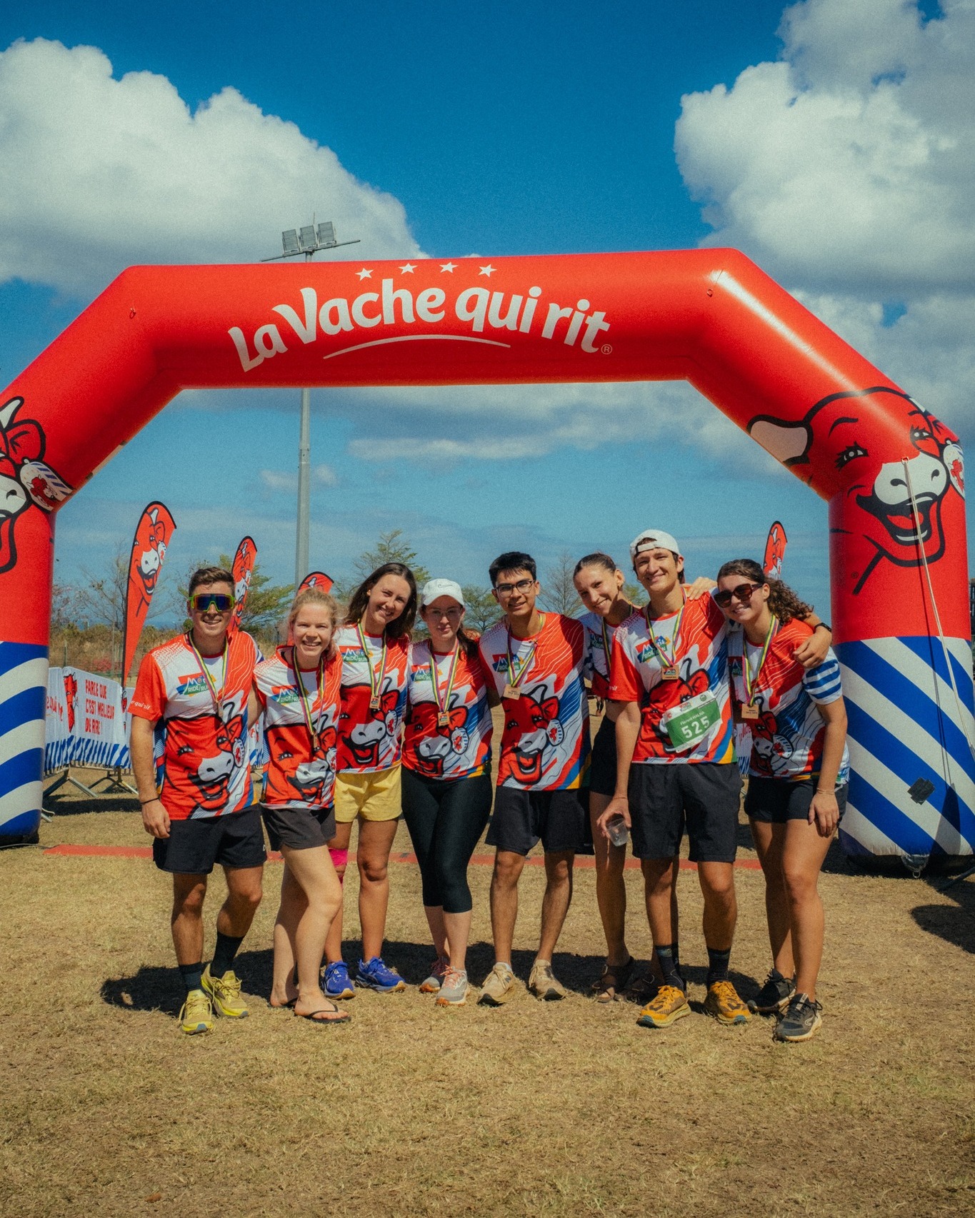 🇲🇺 @morisriderun by @lavachequirit_ocean_indien ✅🚴‍♂️🏃‍♀️

Ce week-end se tenait la toute première édition de la Cyclosportive & Beach Trail La Vache qui rit à l’île Maurice ! 🐄🌴☀️

Dans un décor de carte postale, entre océan Indien turquoise et paysages paradisiaques 🌊🏝️, près de 600 participants se sont réunis pour vivre une expérience sportive unique, placée sous le signe du partage, de la convivialité et de la bonne humeur ! 🎉🤩

Une première édition haute en couleur, portée par une ambiance festive et populaire, qui promet déjà de belles histoires pour la suite ! 💛🙌

Et ce n’est que le début… 🚀 L’aventure ne fait que commencer au cœur de l’océan Indien ! 🌍🌊

Mais jusqu’où La Vache qui rit nous fera-t-elle courir, rouler… et surtout rire ? 🐄😂💨

📷 @thibault_lptre  @cimestudio_ 
#MorisRideRun #LaVacheQuiRit #BeachTrail #Cyclosportive #IleMaurice #Mauritius  #RideRunSmile 🚴‍♀️🏃‍♂️🌴