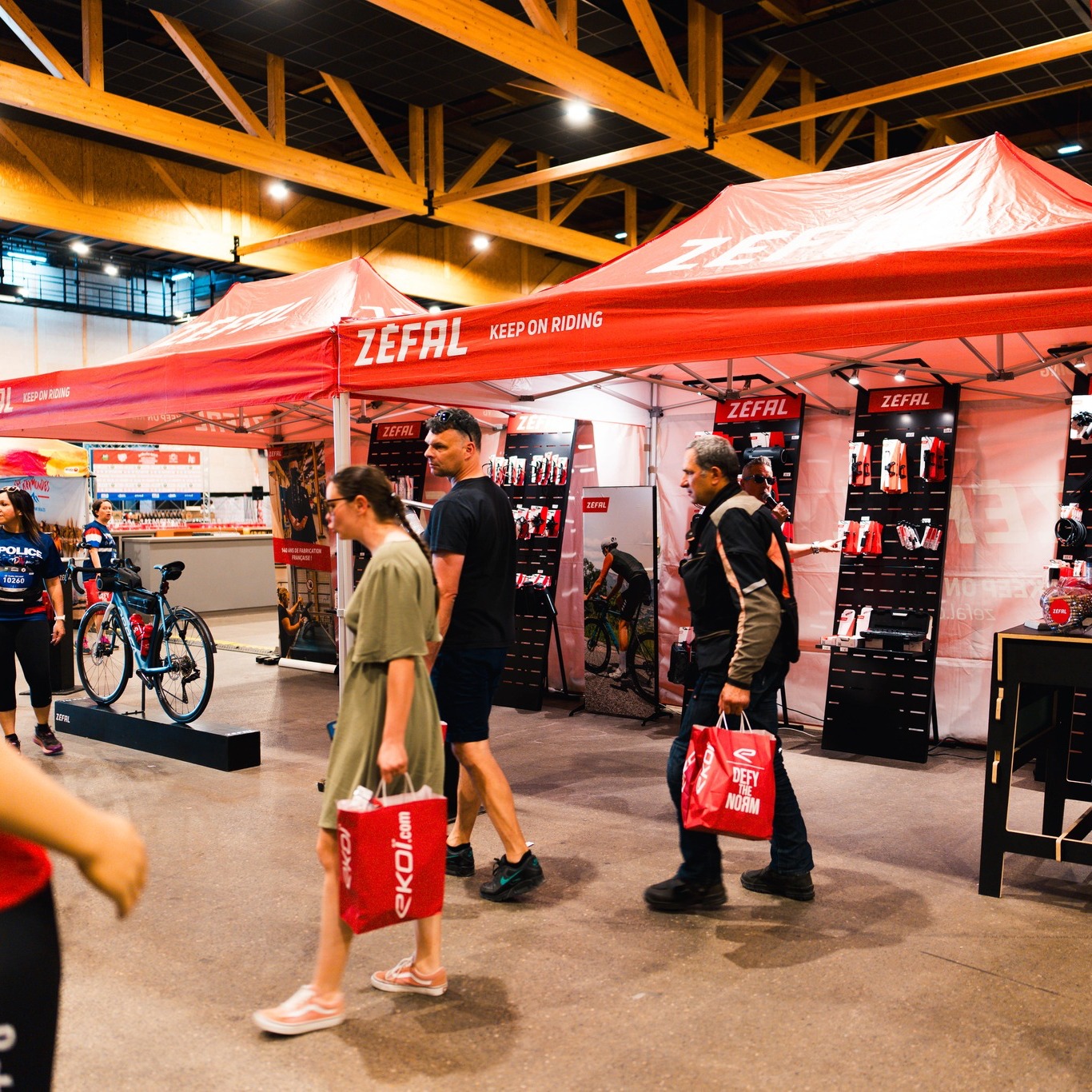 🌞🎪 Merci à nos exposants d'avoir rendu la fête encore plus belle ! 
Vous avez craqué le porte monnaie ? 🤭

📸 @alanis_pic_ 

#CyclosportiveLaVachequiRit #VachequiRit #Jura #LonsLeSaunier #Gravel #Cyclosport #LaurentJalabert #Cycling #Jaja